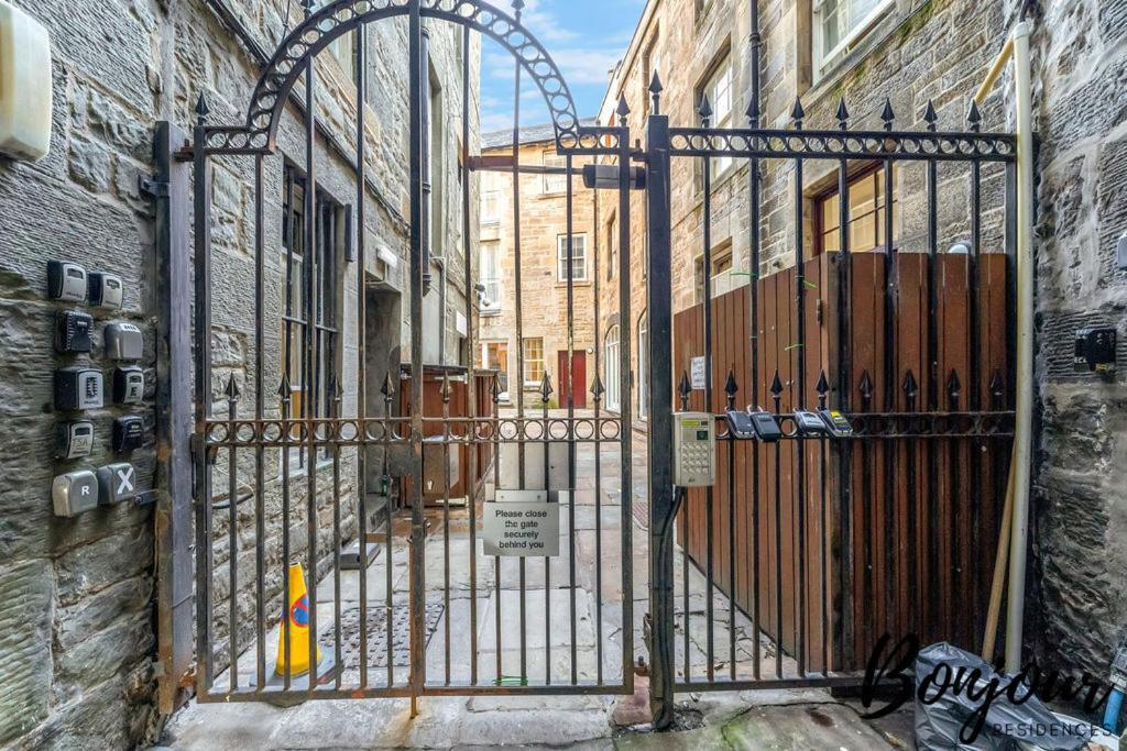 Spacious 2Br-1Ba - Grassmarket - Free Parking By Bonjour Residences 爱丁堡 外观 照片